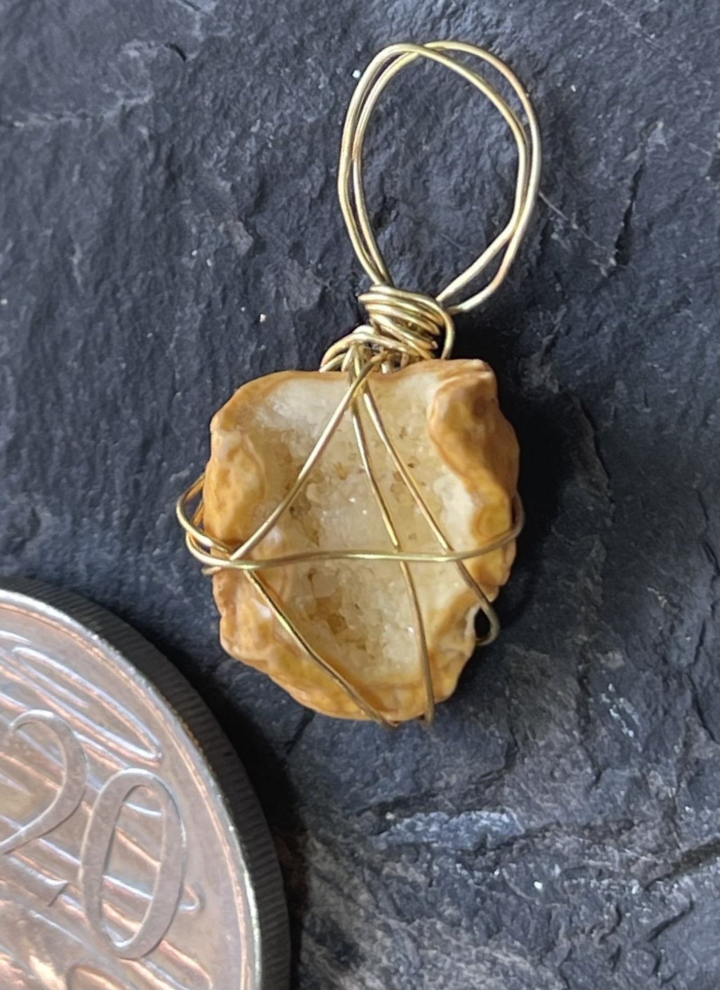 Golden Honey Rock Pendant – Warmth and Natural Beauty
