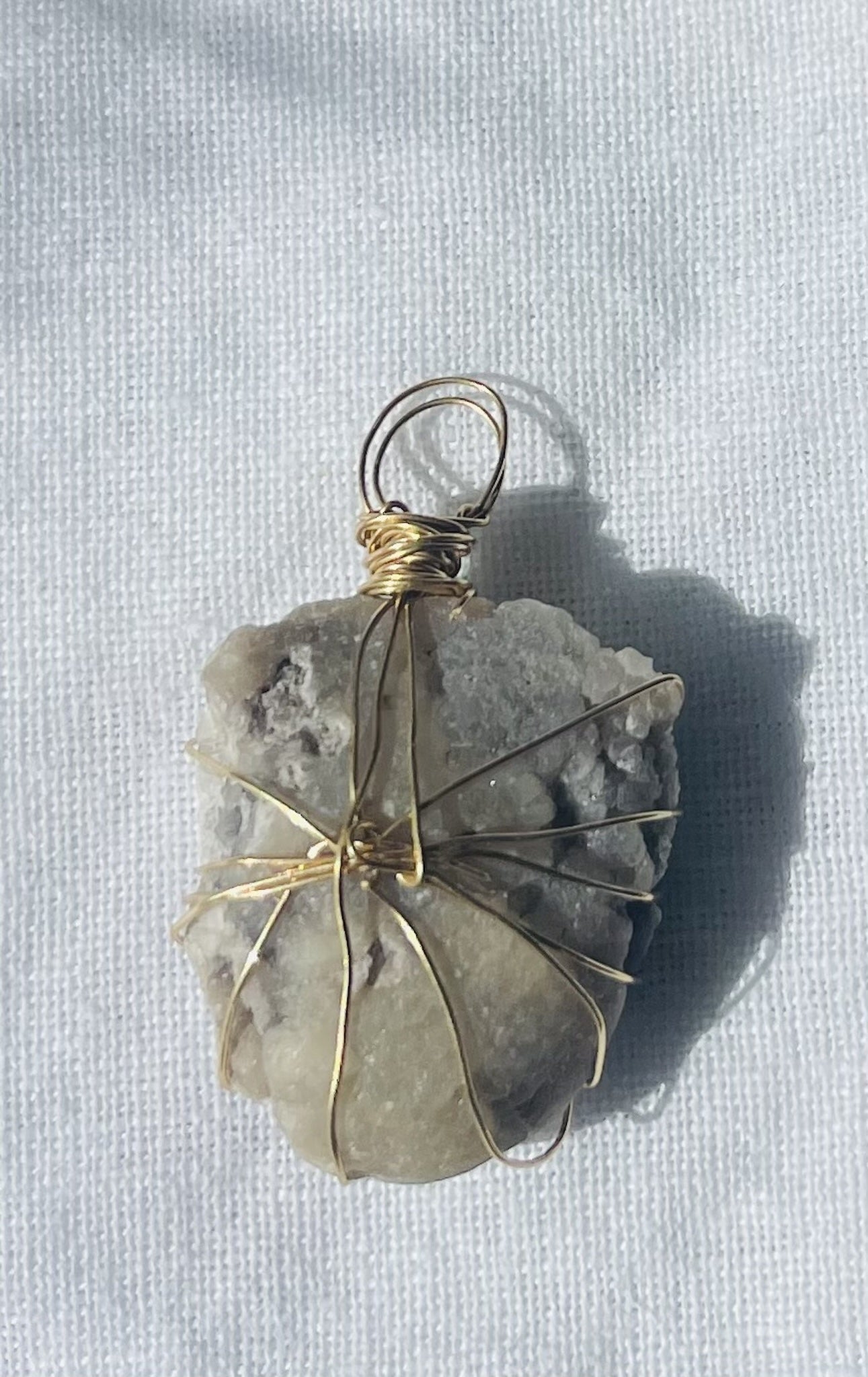 Radiant Shield Sparkle Pendant – A Dazzling Statement of Nature’s Brilliance