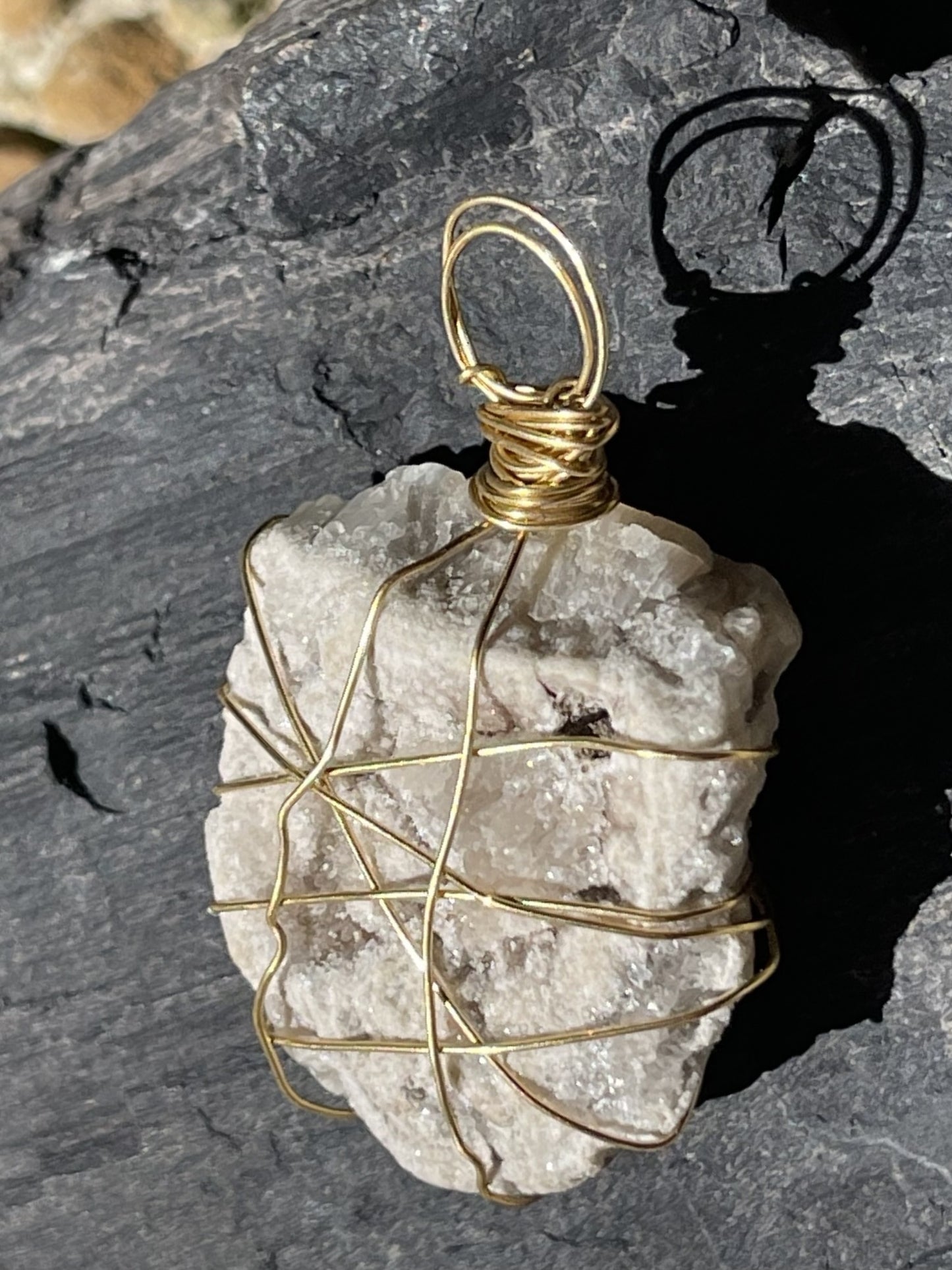 Radiant Shield Sparkle Pendant – A Dazzling Statement of Nature’s Brilliance