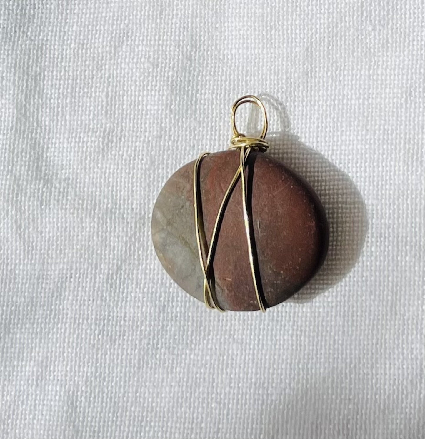 Maroon Grey gold pendant close-up view