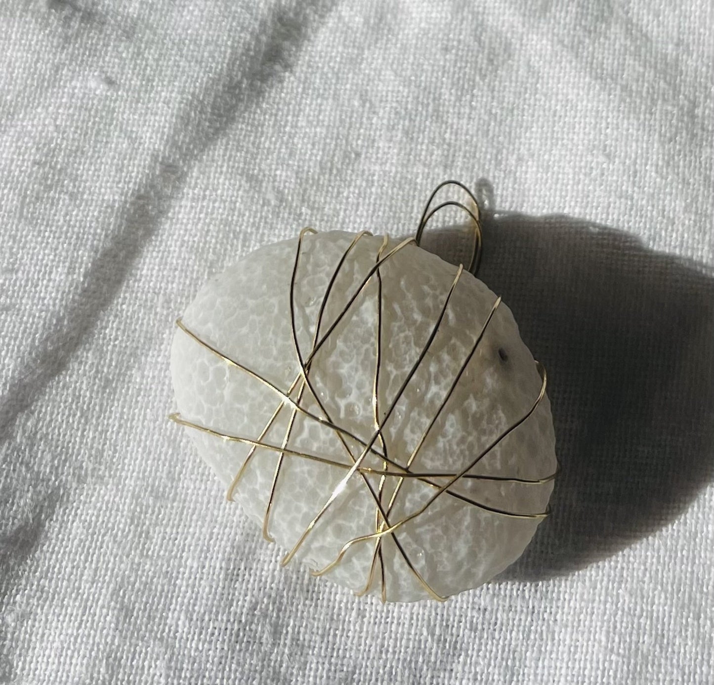 Large pendant representing the most exceptional Wise Rock of 2024
