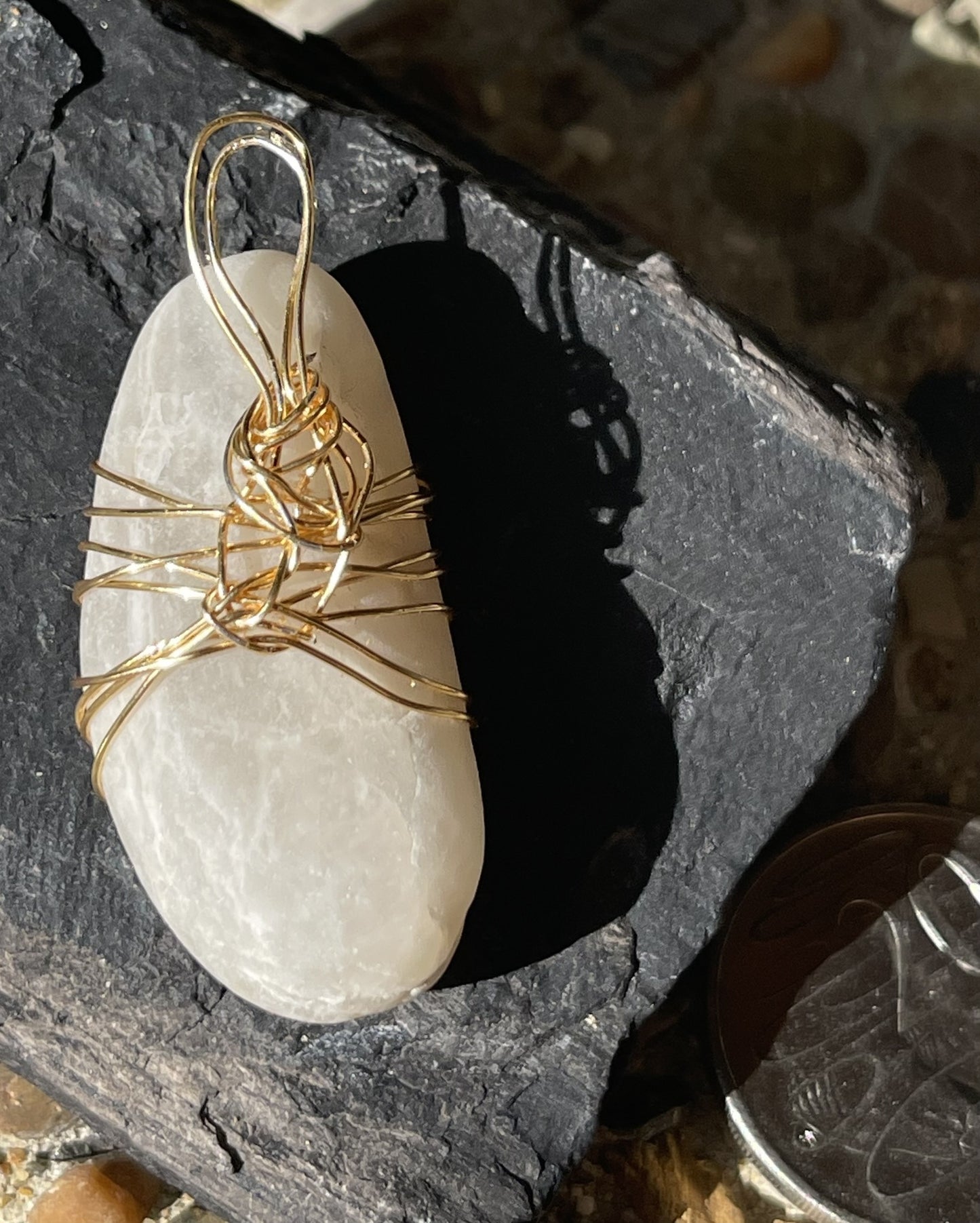 Light Grey Marked Pendant – Subtle Elegance in Every Detail