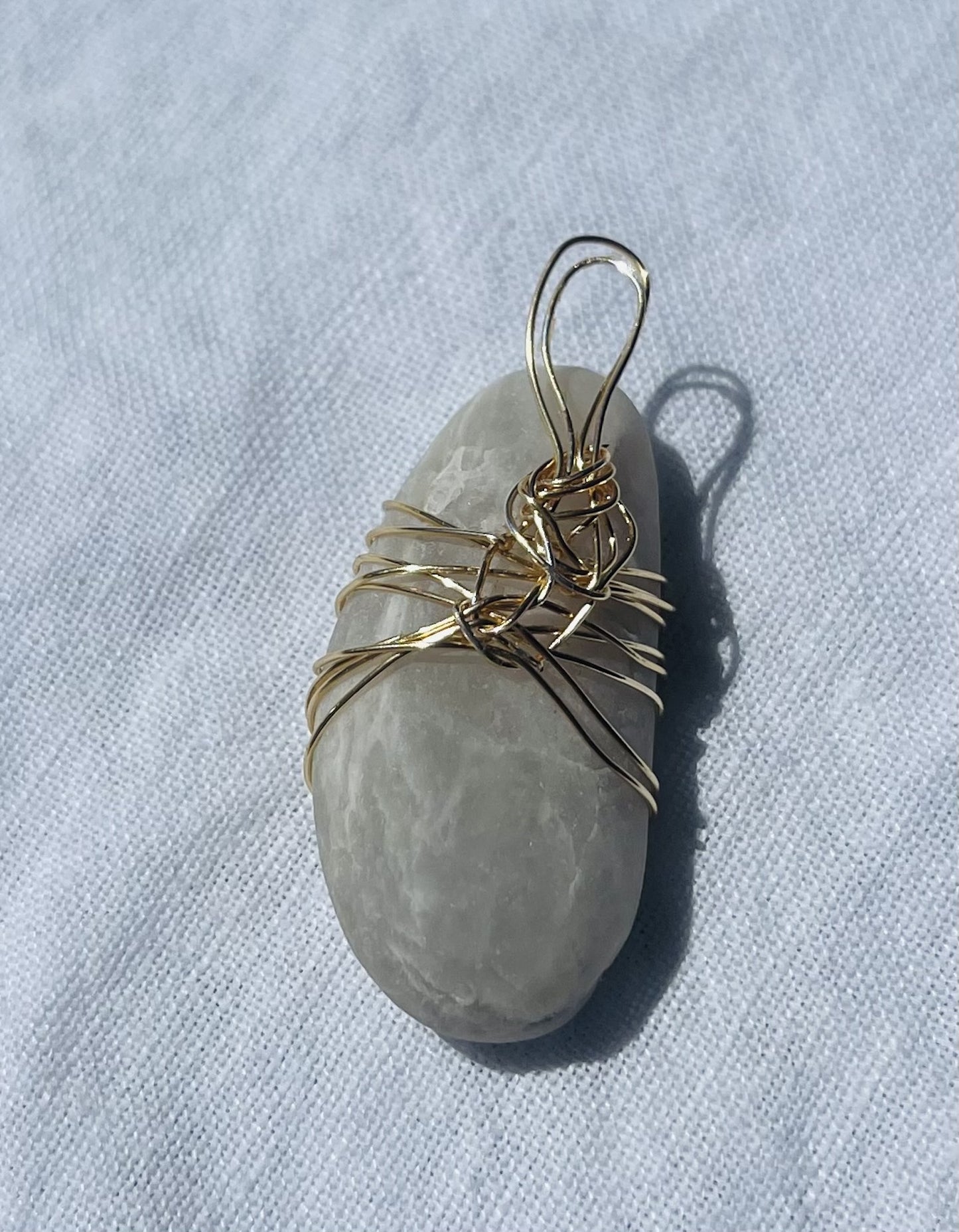 Light Grey Marked Pendant – Subtle Elegance in Every Detail