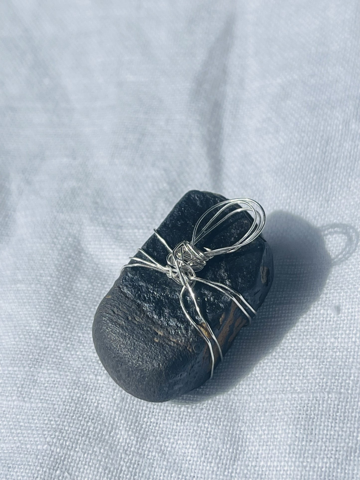 Brown Pendant – Earthy Elegance
