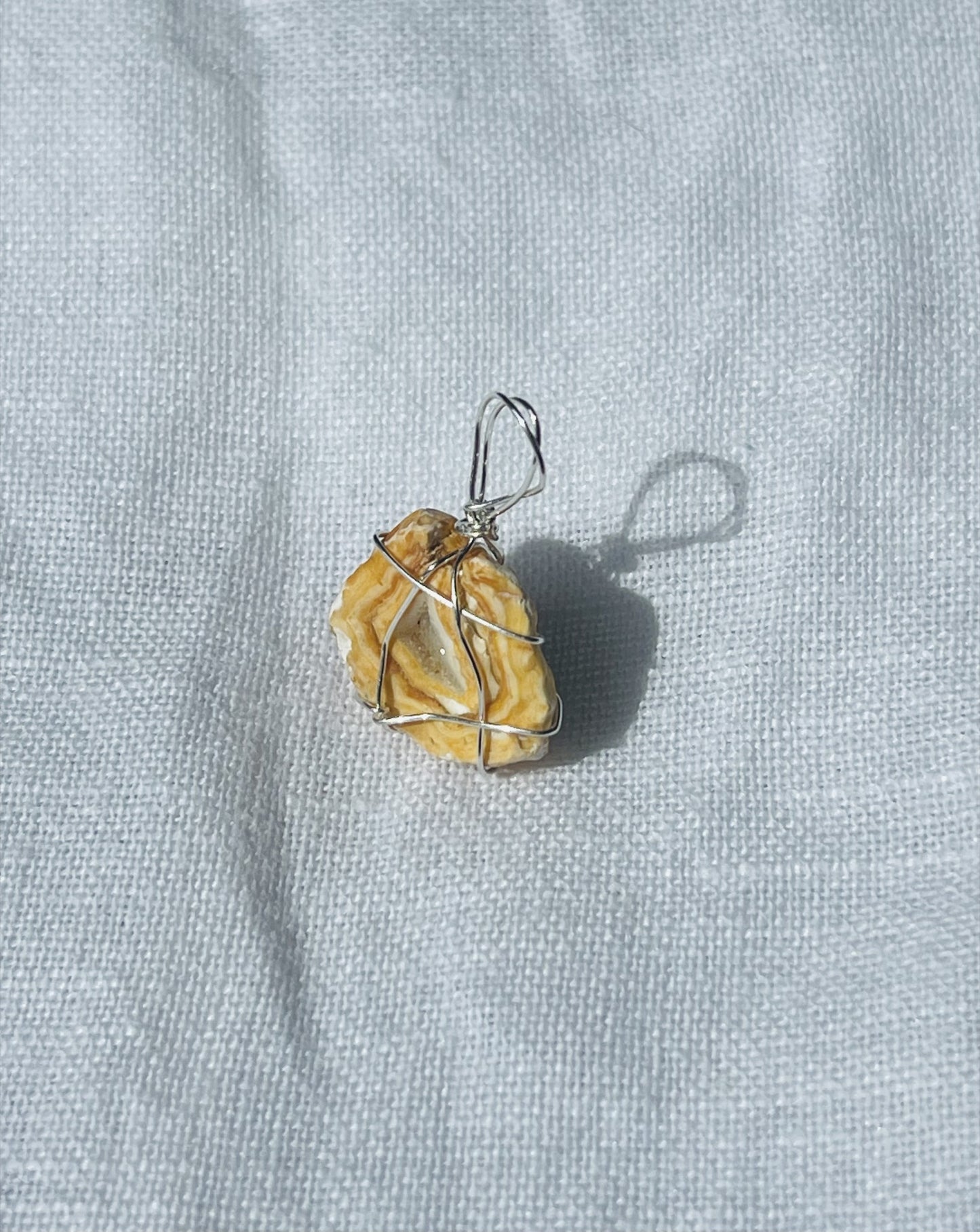 Golden Pendant – Sunlit Elegance