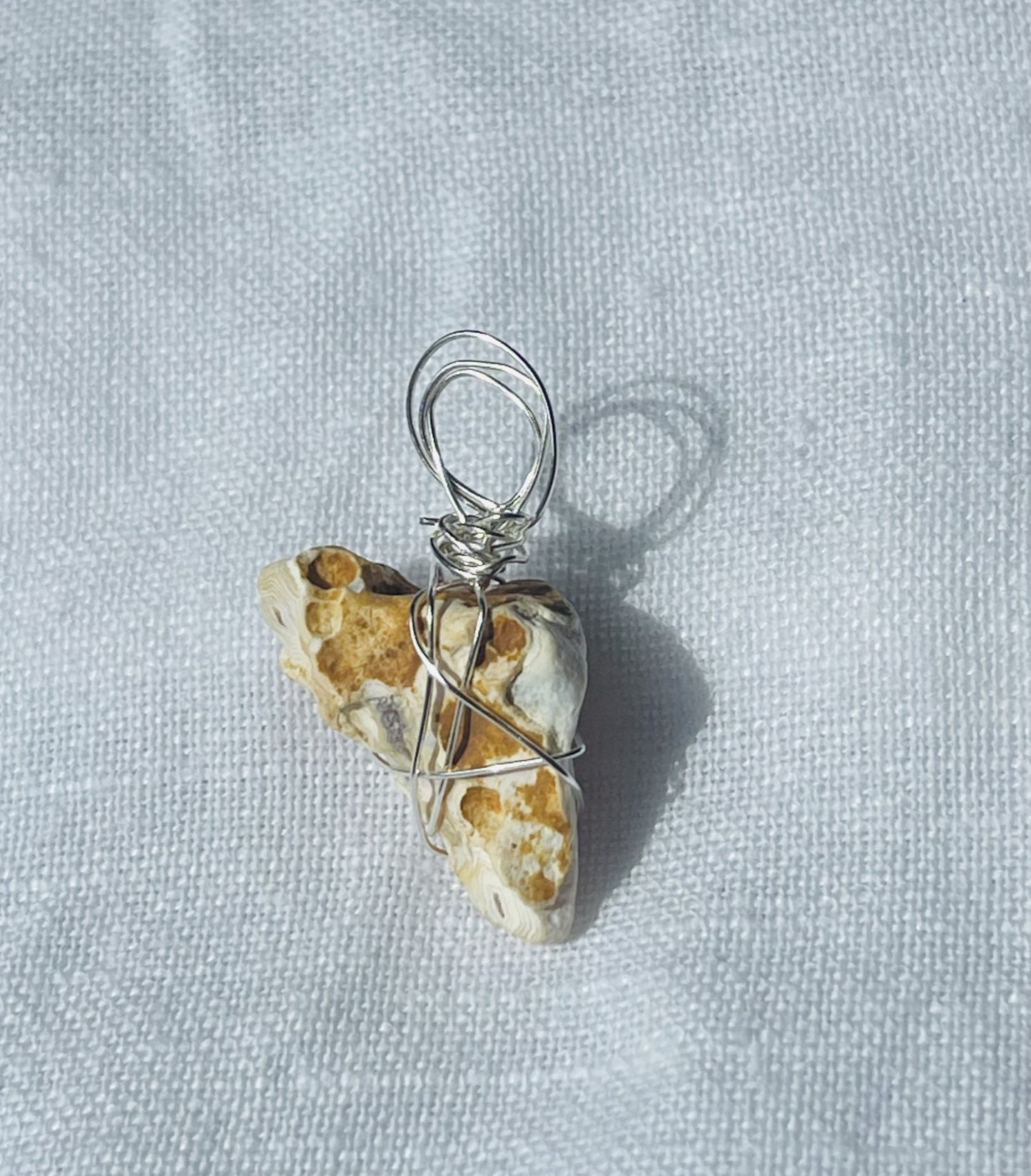 White Sparkle Pendant – Timeless Radiance