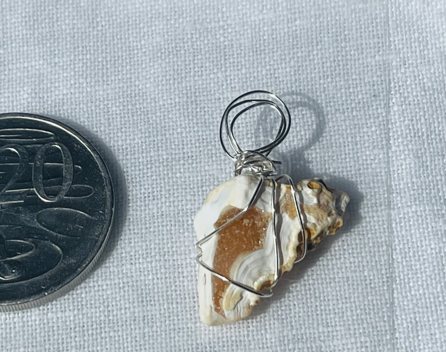 White Sparkle Pendant – Timeless Radiance