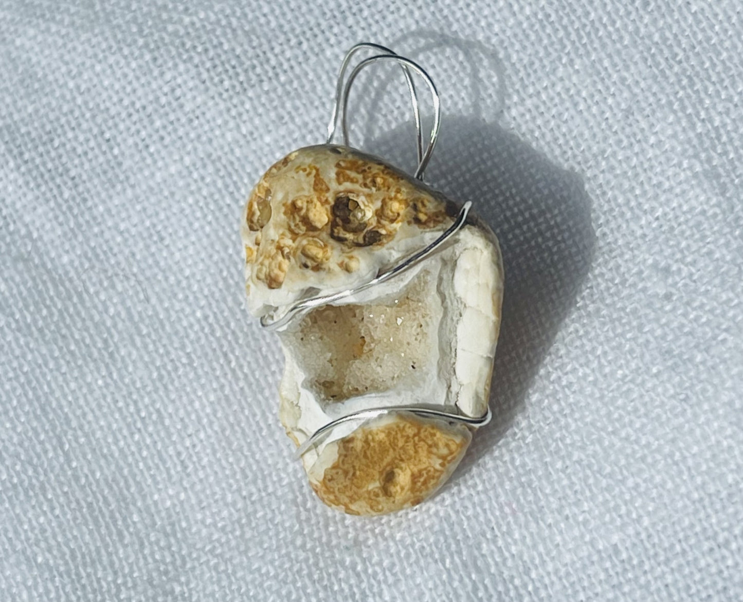 Golden Geode Pendant – Subtle Sparkle and Warmth