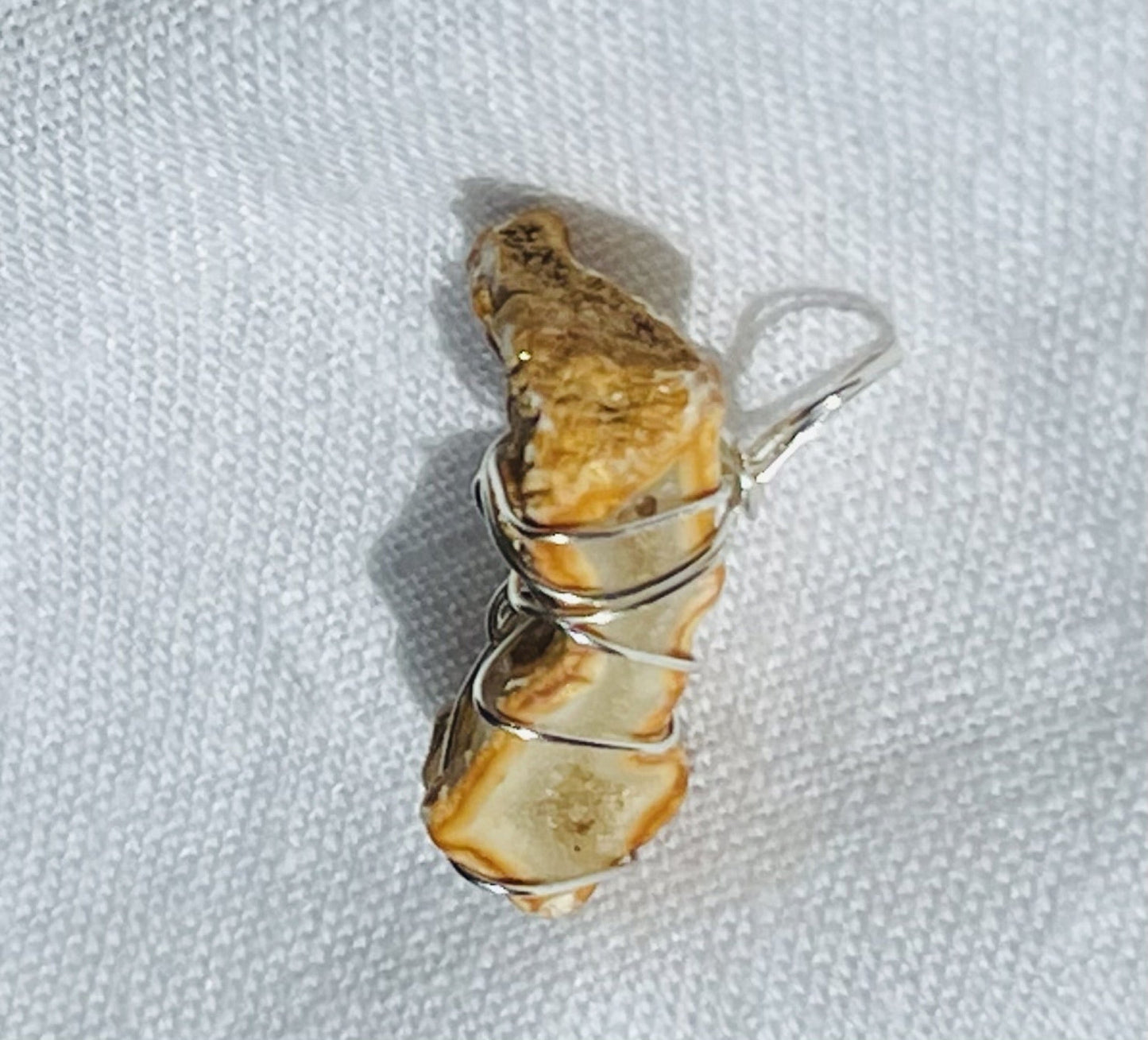 Wise Rock pendant featuring soft yellow and cream hues wrapped in silver-coloured wire, SKU WR-00120