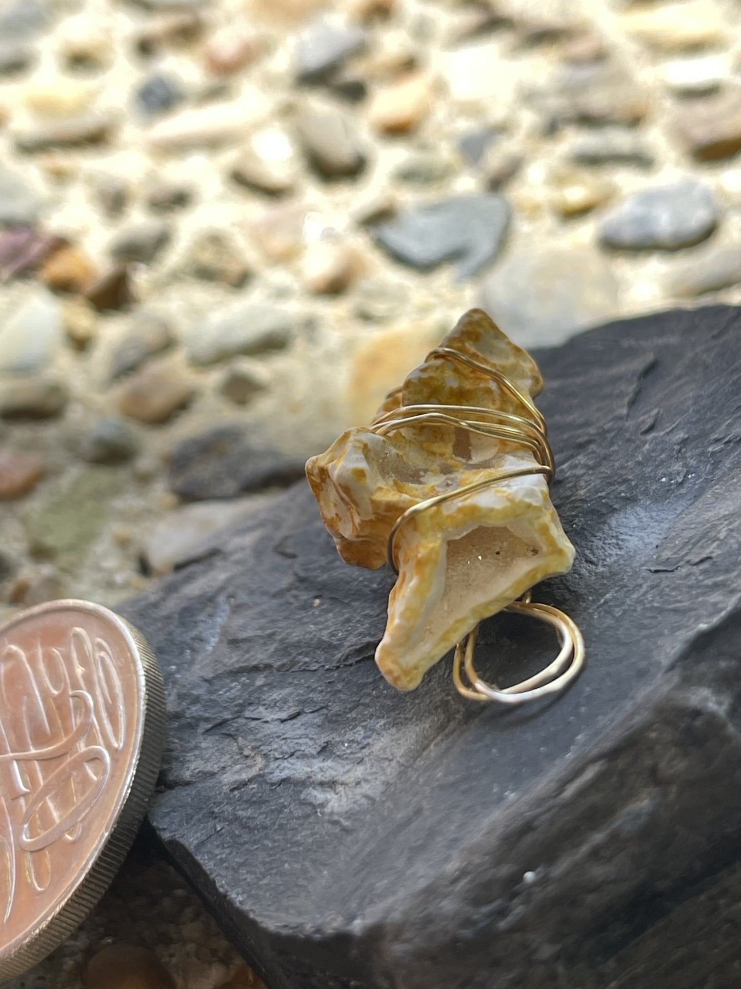 Geometric Honey Sparkle Geode – A Masterpiece of Natural Elegance